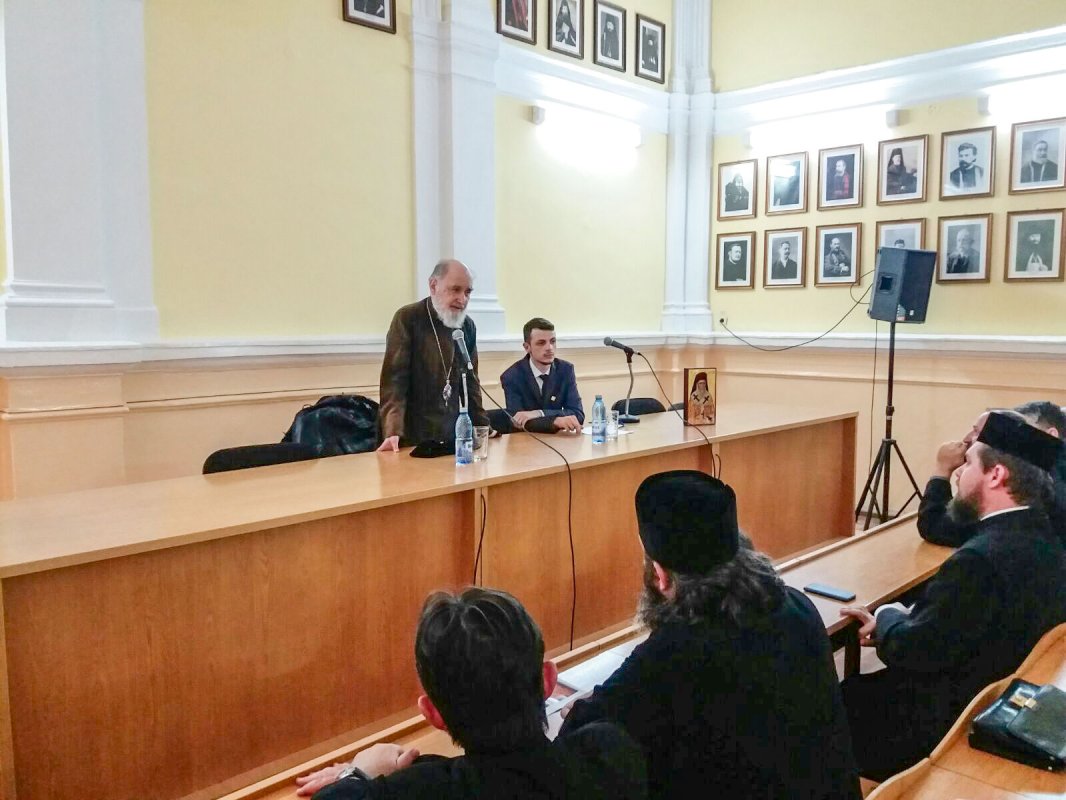 Înaltpreasfințul Părinte Arhiepiscop Timotei a conferențiat la Arad 41614