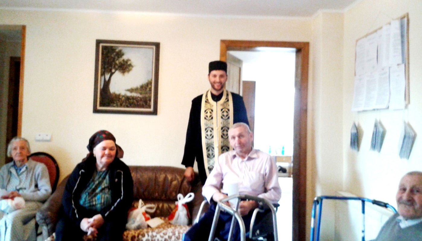 Daruri pentru bătrâni, în Parohia Vale, Sălişte 41542