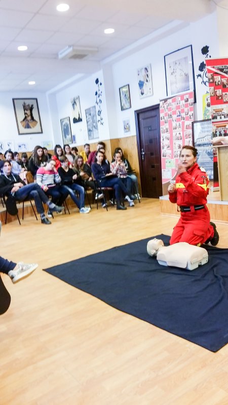 Lecţii de prevenire şi prim ajutor pentru tinerii din Mizil 41515