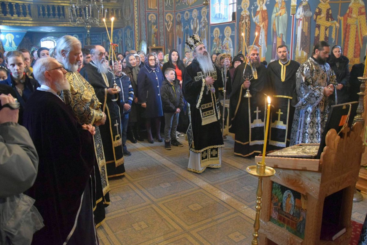 „Suntem chemaţi să avem şi noi aceste două surori în viaţa noastră: rugăciunea şi faptele bune“ 41483