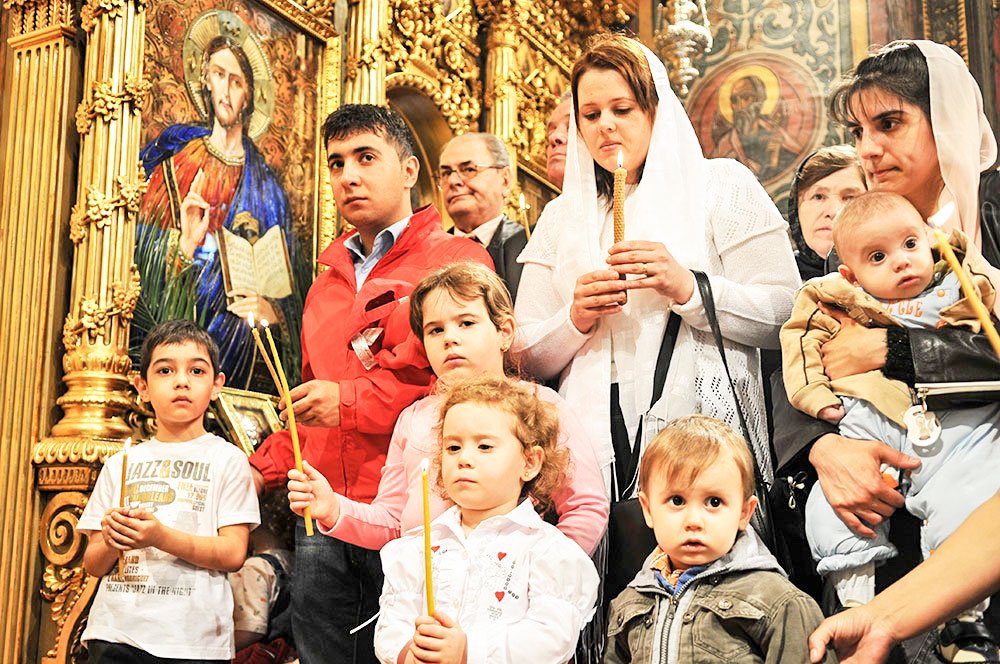 Biserica, familia, școala - factorii educației copilului 41328