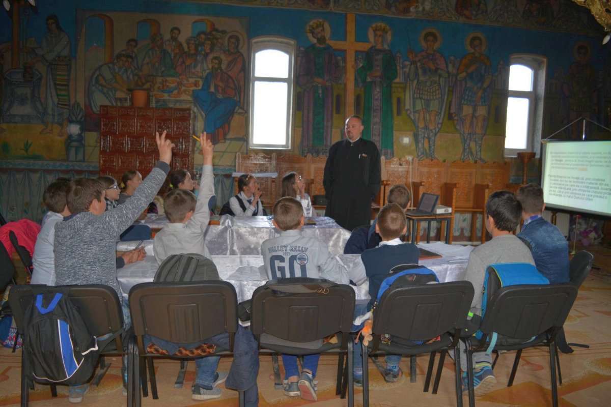 Cateheză demonstrativă la Nichiteni 41281