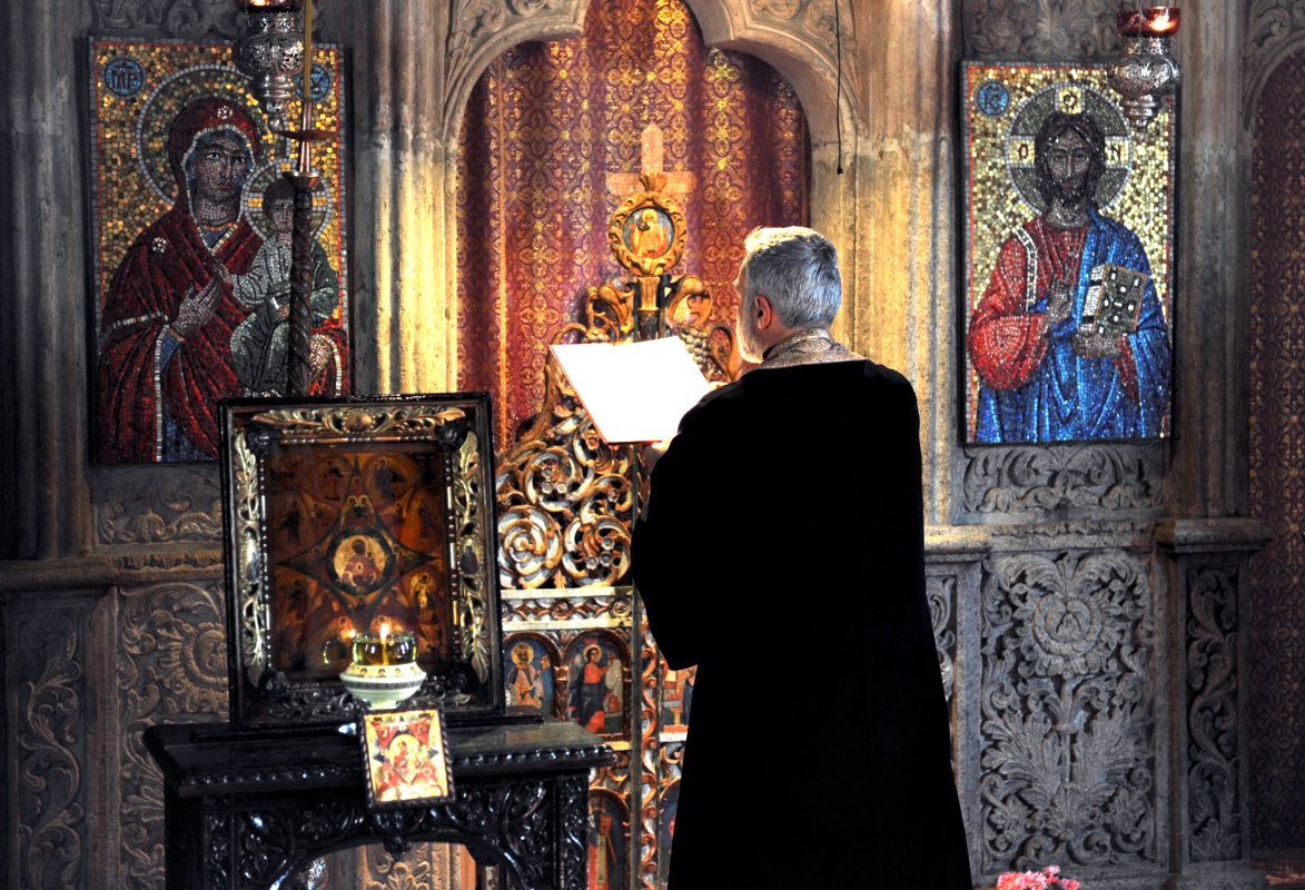 Să mergem cu Mântuitorul Hristos pe drumul Crucii! 41306