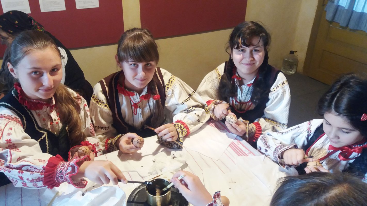 Ateliere de încondeiat ouă, destinate copiilor şi tinerilor 41176