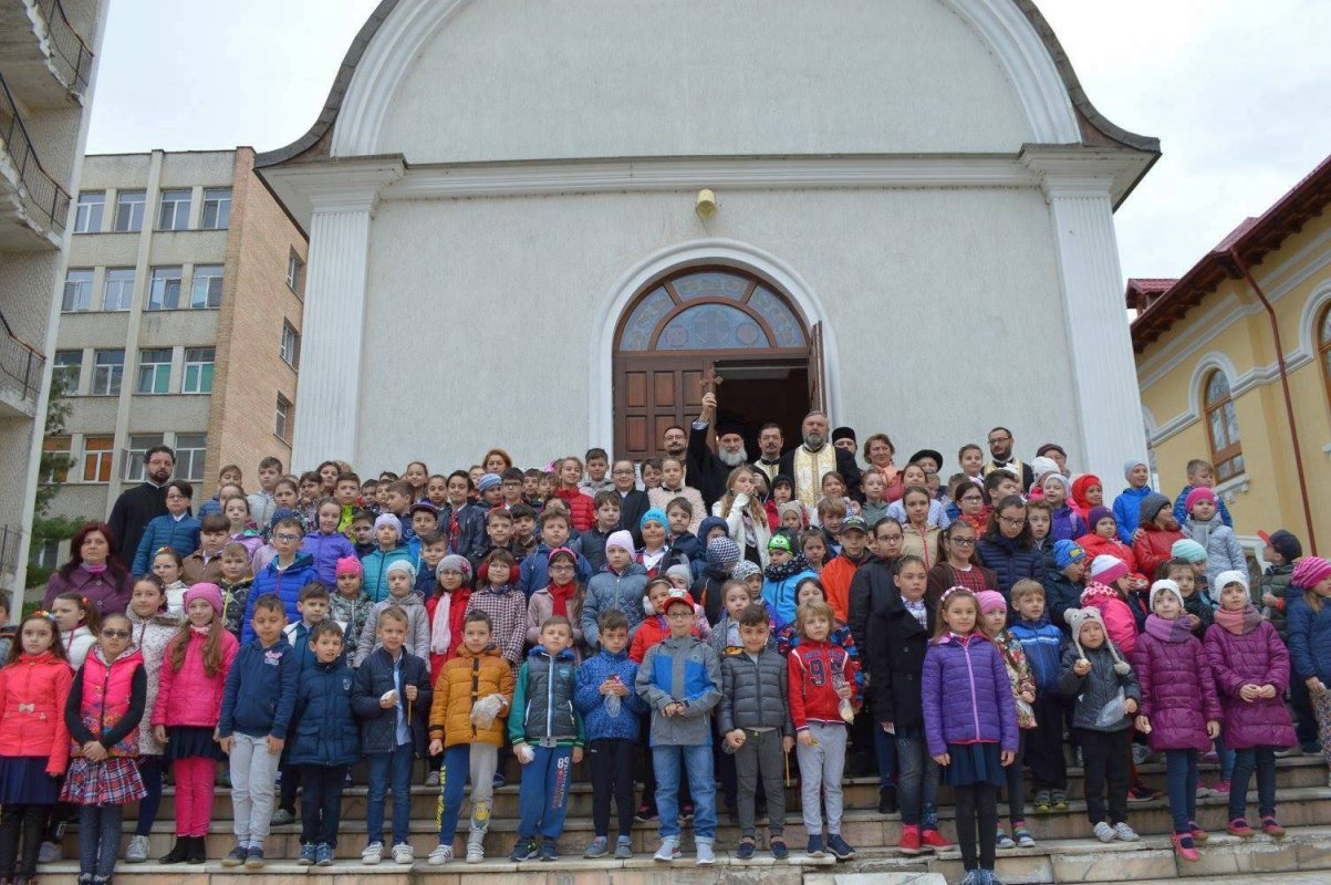 Activitate misionară pentru şcolarii de la Colegiul „Roman Vodă“ 41117