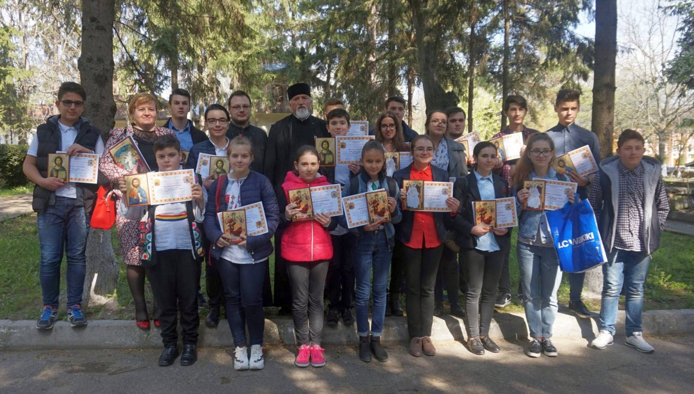Premierea elevilor păşcăneni, în cadrul Concursului naţional „Icoana şi Şcoala mărturisirii“ 41116
