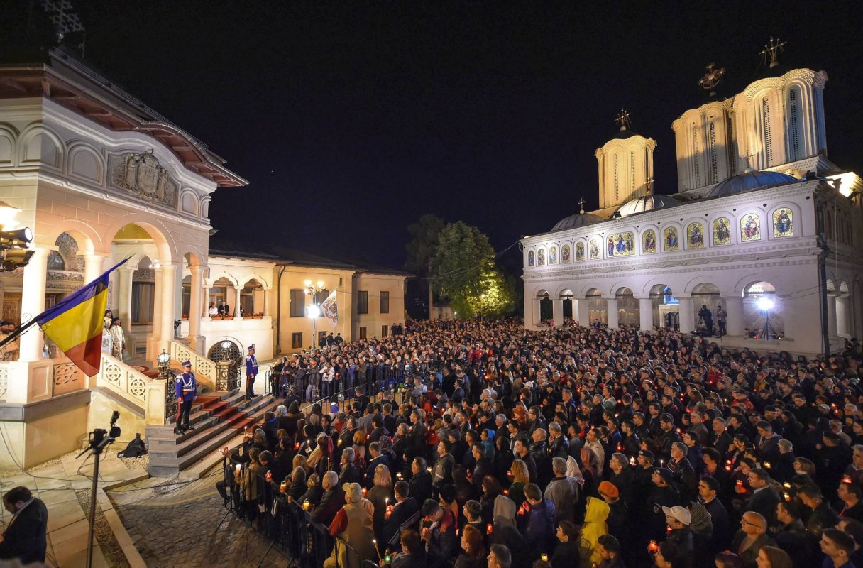 Iubirea răstignită învinge păcatul, iadul şi moartea 41388