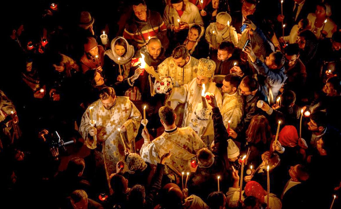 Lumina lui Hristos a înveșmântat întreaga țară 41003