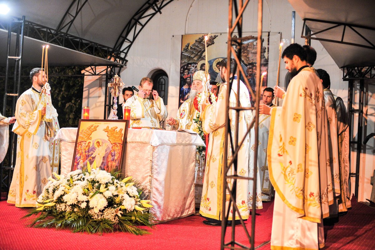 Lumina lui Hristos a înveșmântat întreaga țară 41010