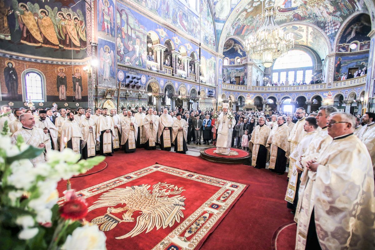 Lumina lui Hristos a înveșmântat întreaga țară 41011