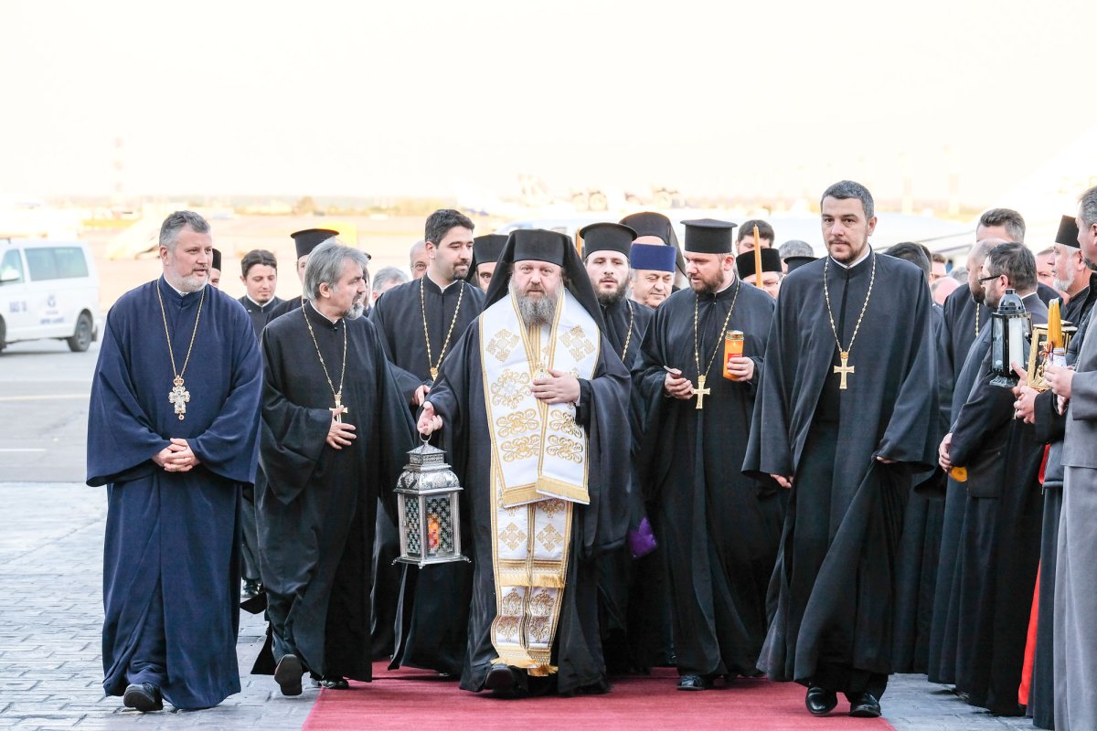 Sfânta Lumină de la Ierusalim a fost adusă în România 40992
