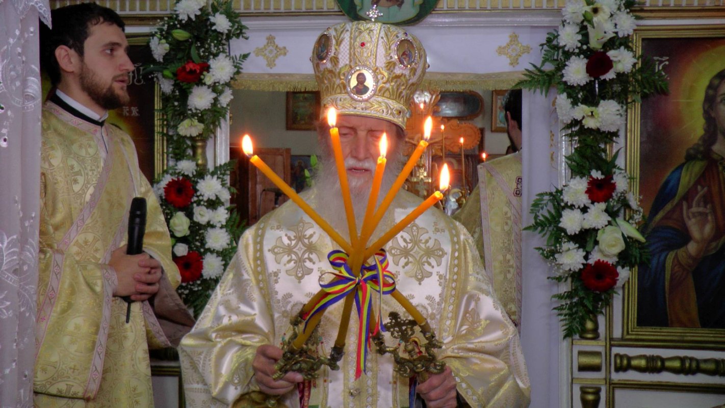 Hramul „Învierea Domnului“, serbat prin Liturghii arhiereşti 40886