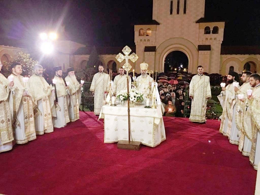Slujiri arhiereşti la praznicul Învierii Domnului Iisus Hristos 40892