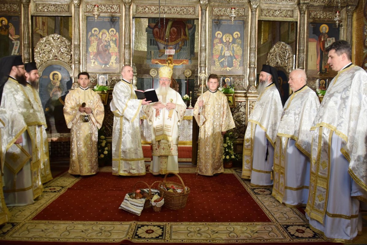 Slujiri arhiereşti la praznicul Învierii Domnului Iisus Hristos 40895