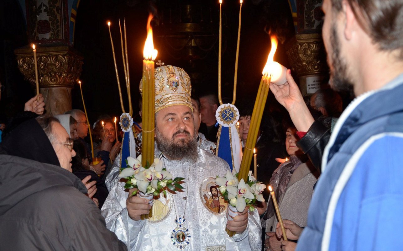Slujiri arhiereşti la praznicul Învierii Domnului Iisus Hristos 40905