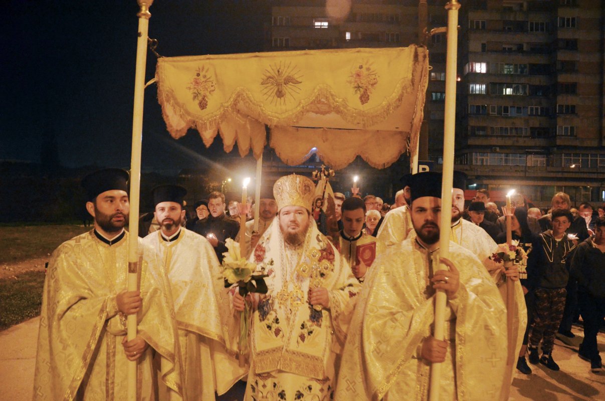 Slujiri arhiereşti la praznicul Învierii Domnului Iisus Hristos 40907