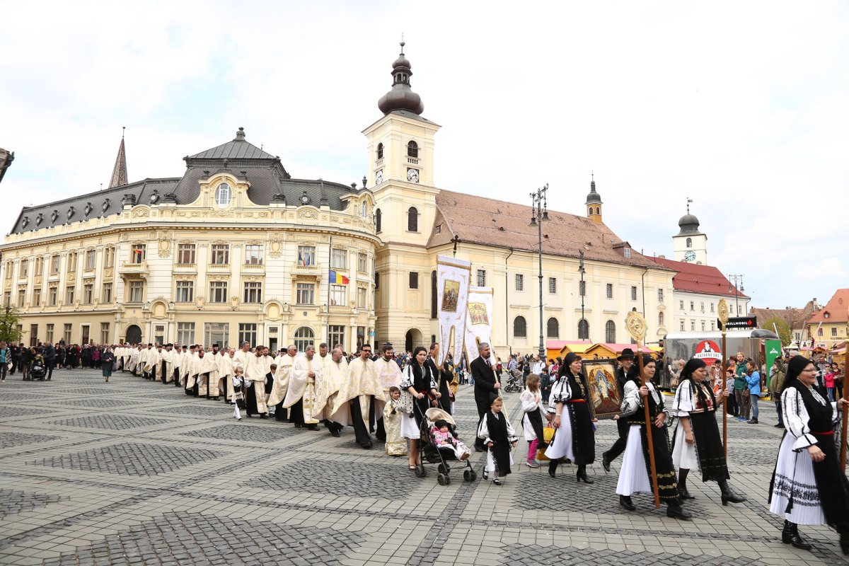 Slujiri arhiereşti la praznicul Învierii Domnului Iisus Hristos 40908