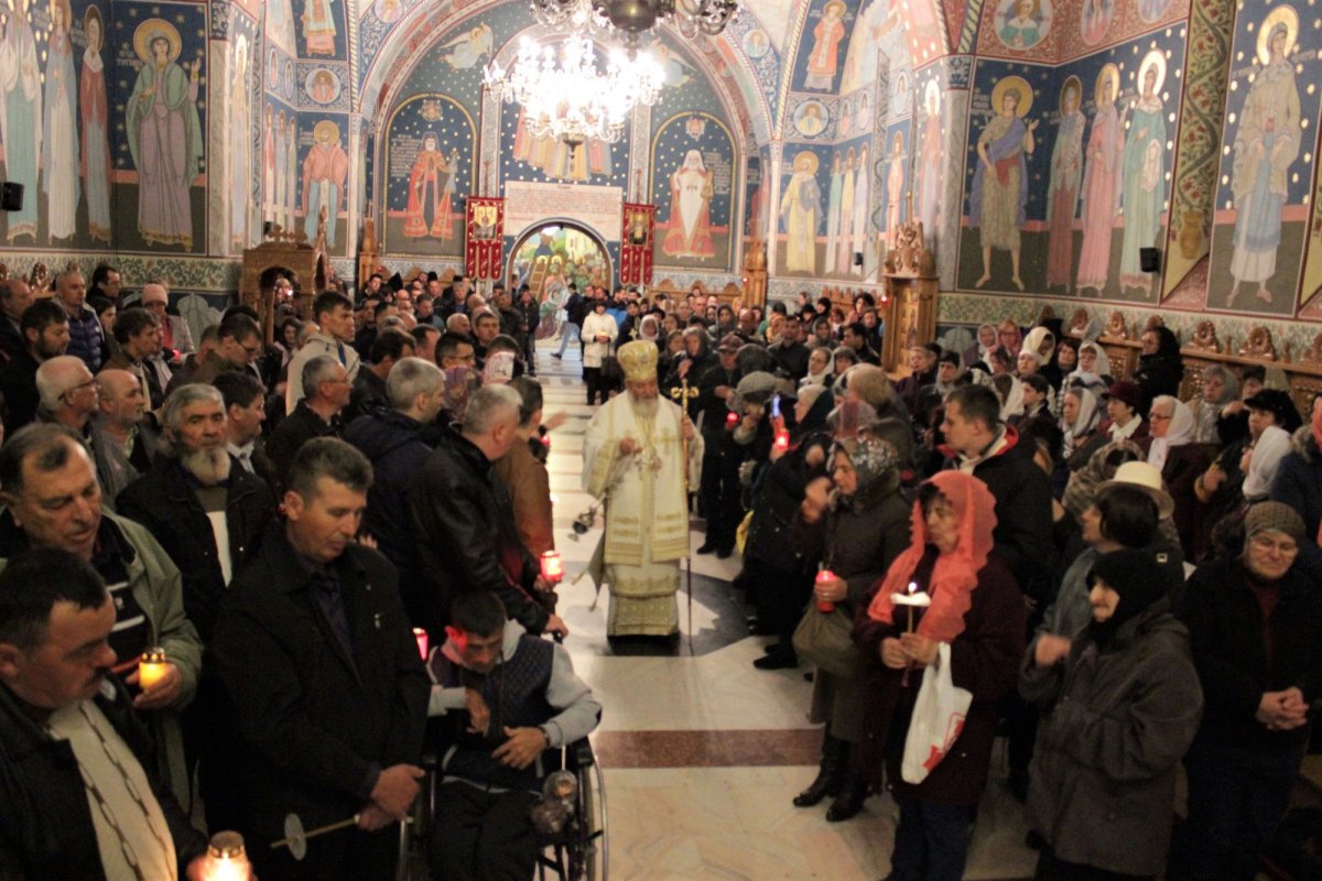 Slujiri arhiereşti la praznicul Învierii Domnului Iisus Hristos 40909