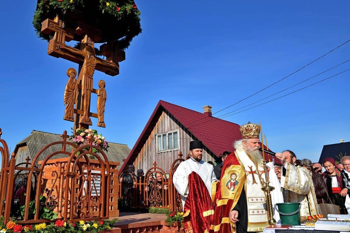 Troiţă a făgăduinţei, sfinţită în Vicovu de Sus 40888