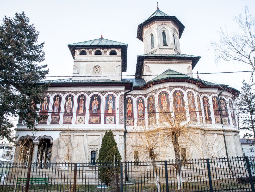 Biserici şi mănăstiri oltene în haină de praznic 40719