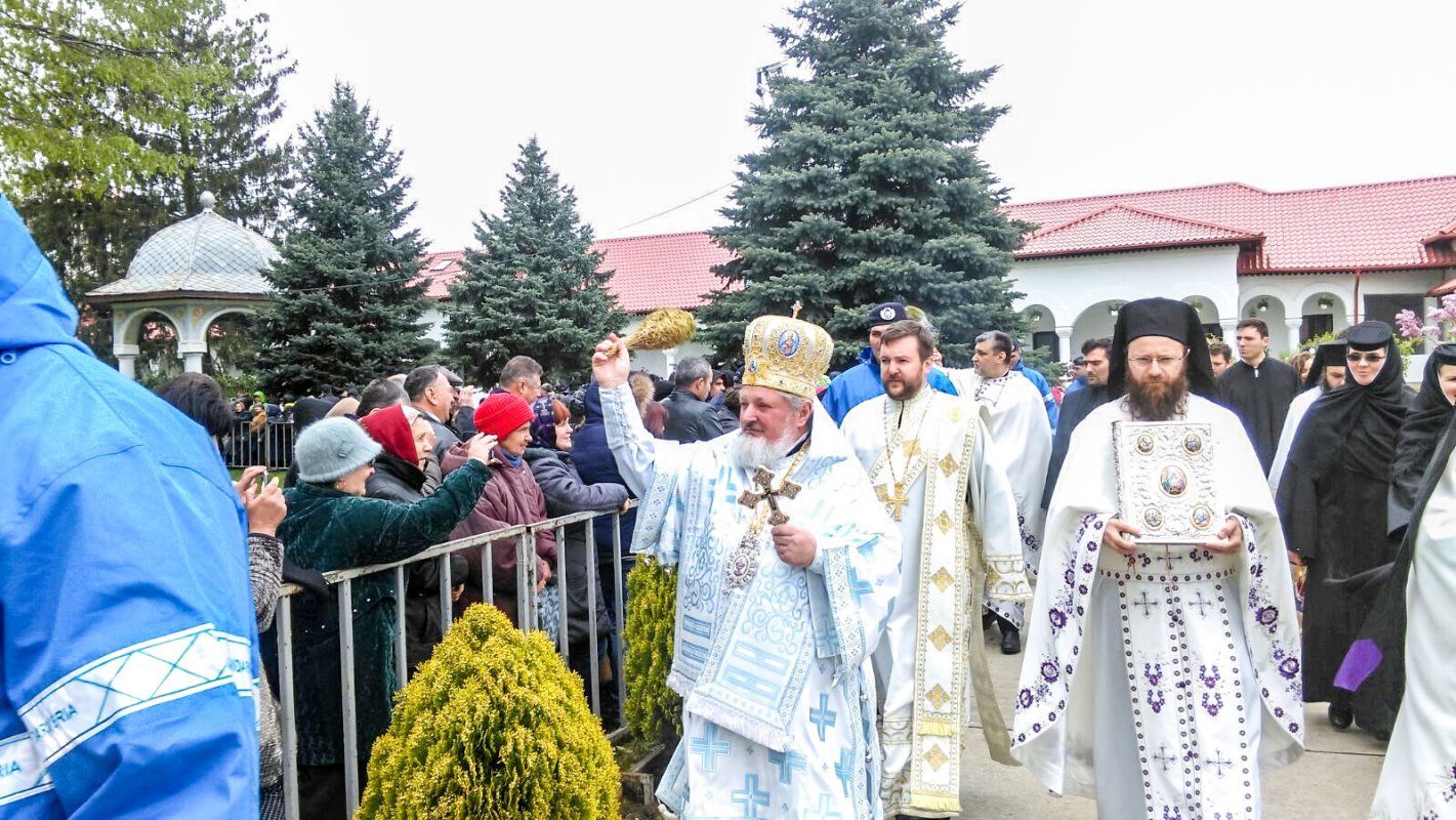 Maica Domnului, izvorul curgător de tămăduiri 40739