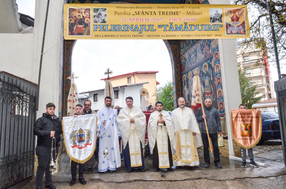 Procesiune la Parohia „Sfânta Treime”-Militari 40757