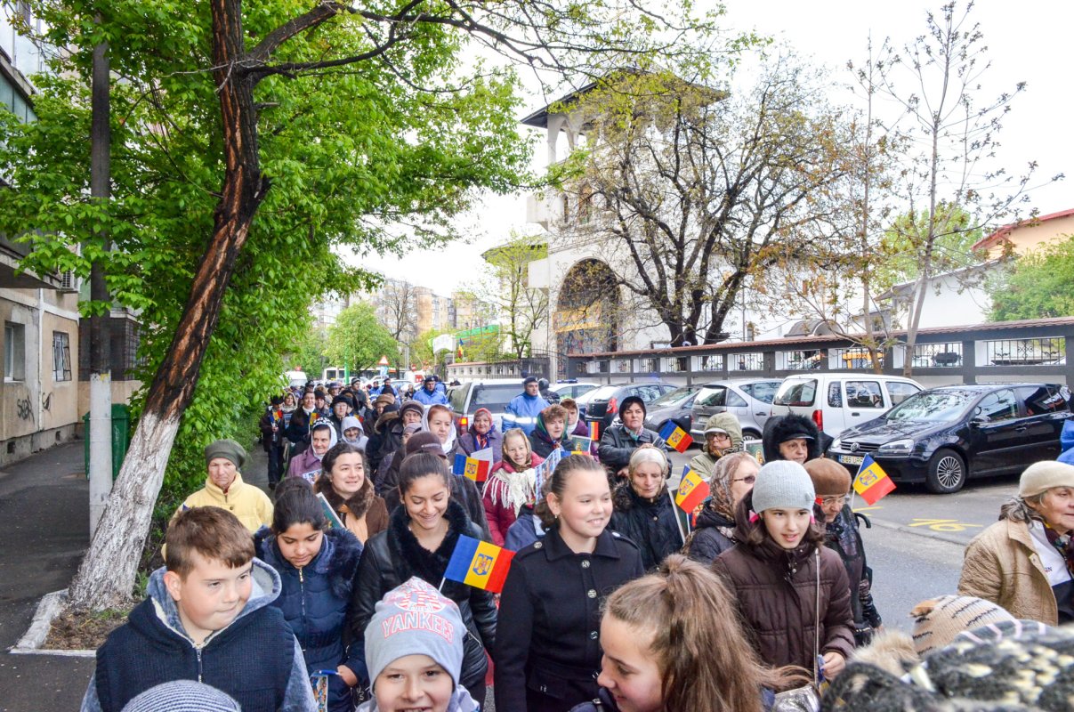 Procesiune la Parohia „Sfânta Treime”-Militari 40759