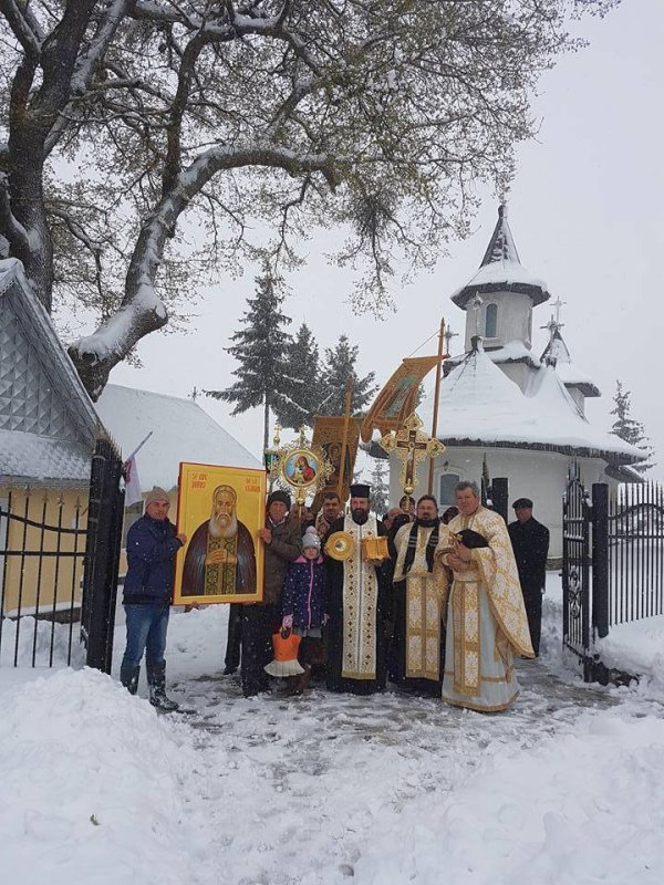 Sfântul Antipa a binecuvântat Parohia Turluianu 40638