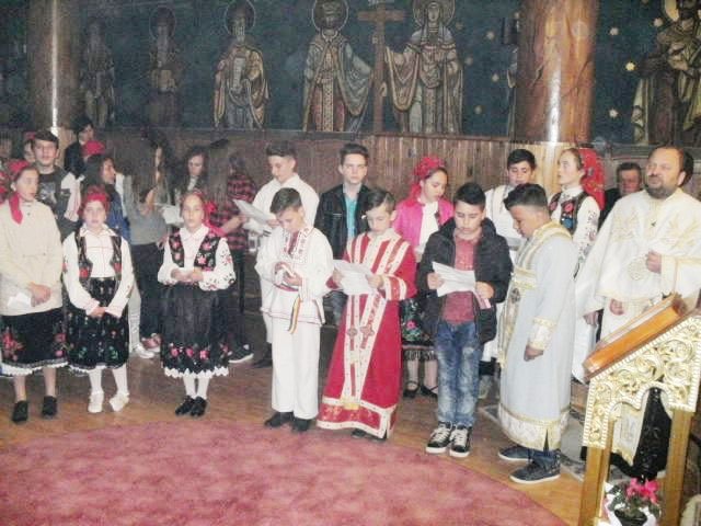 Activităţi cu copiii şi fapte filantropice 40570