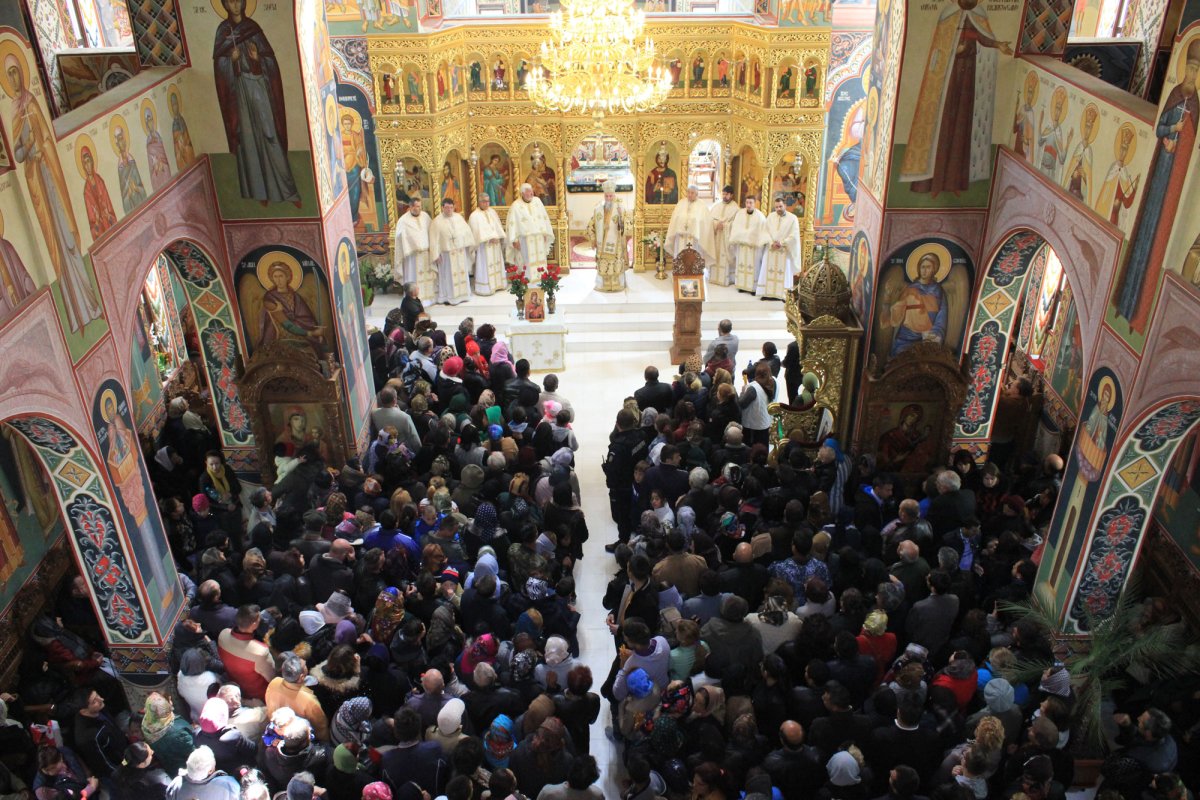 Biserici şi mănăstiri în haină de praznic 40577