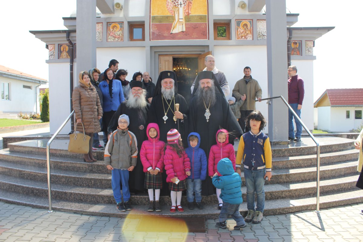 Biserici şi mănăstiri în haină de praznic 40578