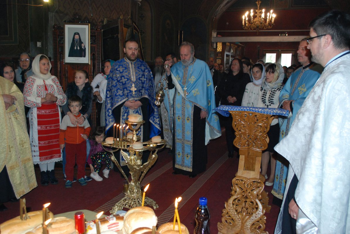 Biserici şi mănăstiri în haină de praznic 40581