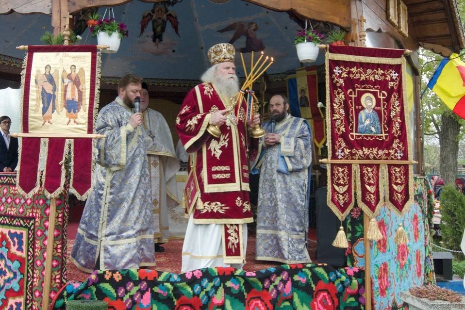 „Prezenţa Preasfinţitului Calinic este un dar şi o binecuvântare“ 40556