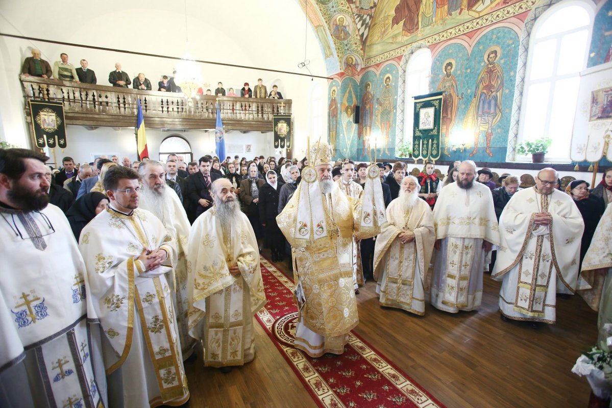 Slujiri arhiereşti în Duminica Tomii 40562