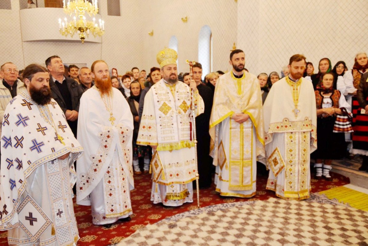 Slujiri arhiereşti în Duminica Tomii 40563