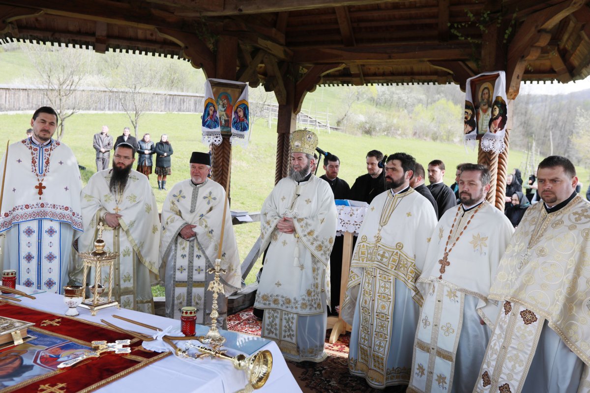 Slujiri arhiereşti în Duminica Tomii 40567