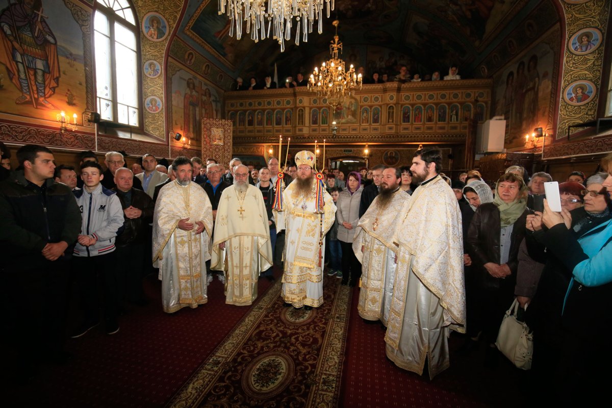 Slujiri arhiereşti în Duminica Tomii 40568
