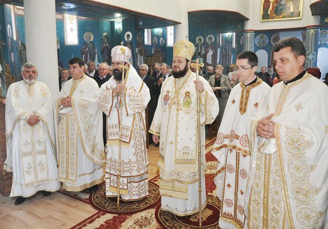 Slujiri arhiereşti în Duminica Tomii 40569