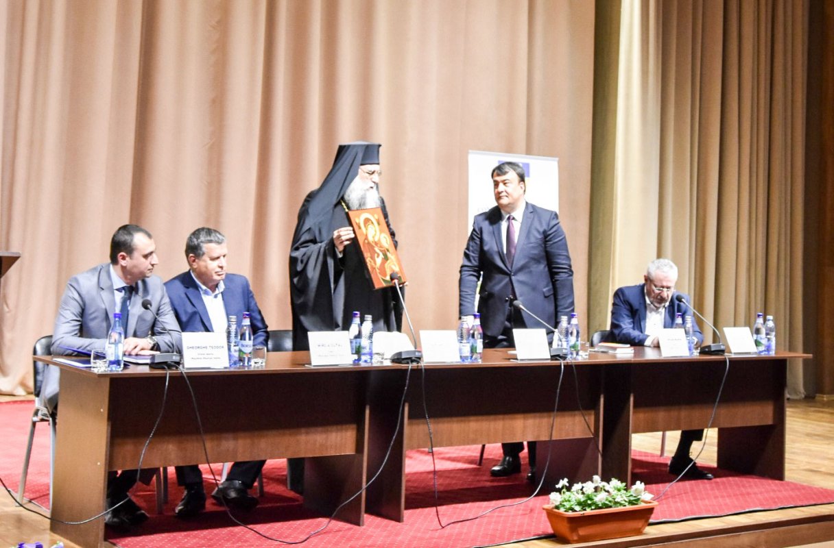 Binecuvântări arhiereşti pentru noul prefect al judeţului Vâlcea 40503