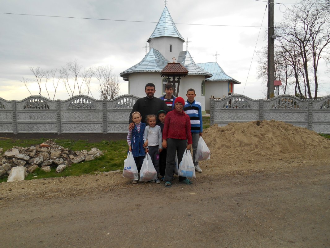 Proiect misionar-filantropic „Dincolo de cuvinte“, în parohiile Chişcăreni şi Satu Nou 40485