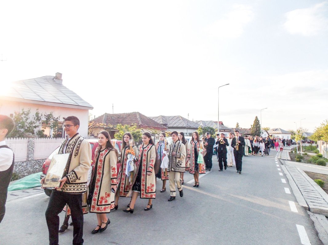 Procesiune în cinstea Sfântului Gheorghe la Işalniţa 40470
