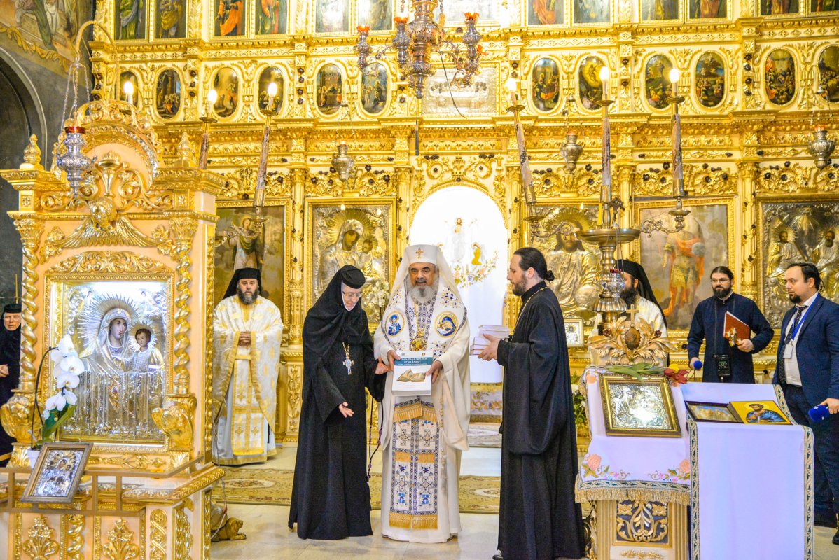 Pomenirea modelelor tuturor femeilor credincioase 40226