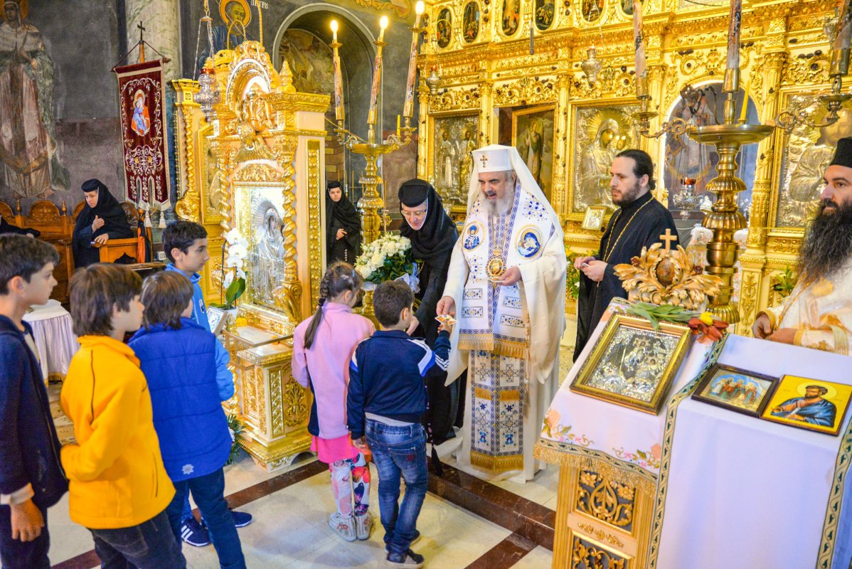 Pomenirea modelelor tuturor femeilor credincioase 40227