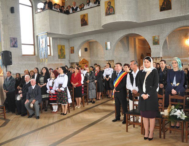 Slujiri arhierești în Duminica Mironosițelor 40182