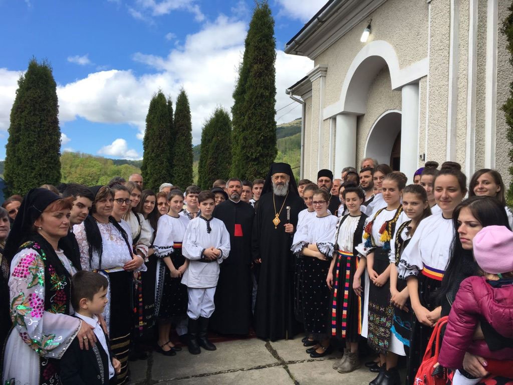 Slujiri arhierești în Duminica Mironosițelor 40183