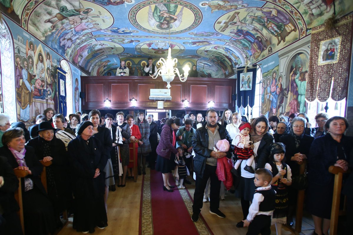 Slujiri arhierești în Duminica Mironosițelor 40185