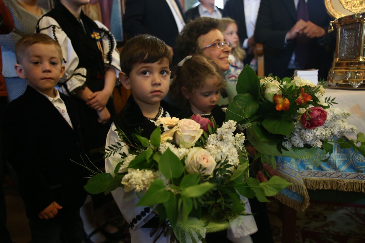 Slujiri arhierești în Duminica Mironosițelor 40186