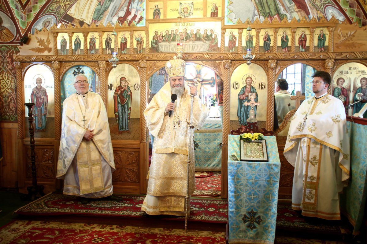 Slujiri arhierești în Duminica Mironosițelor 40189