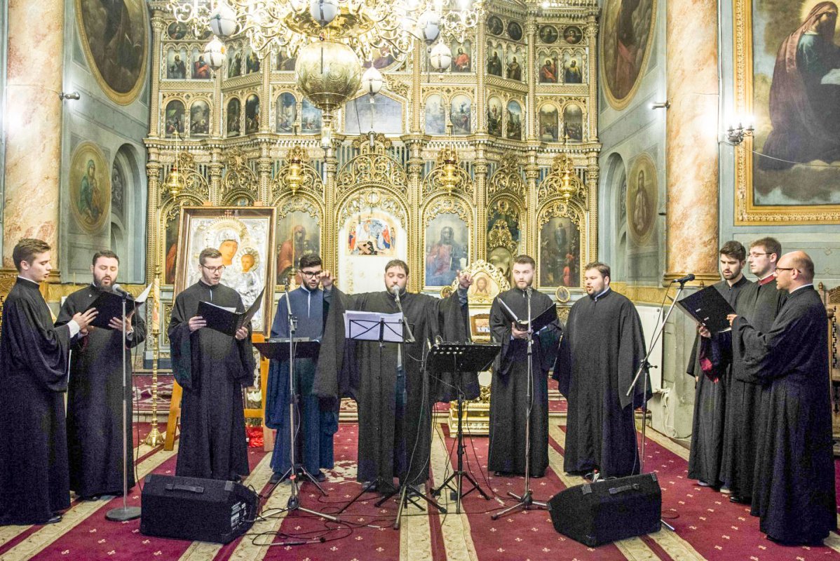 Concertul „Astăzi toate s-au umplut de Lumină!”, la Râmnic 40140