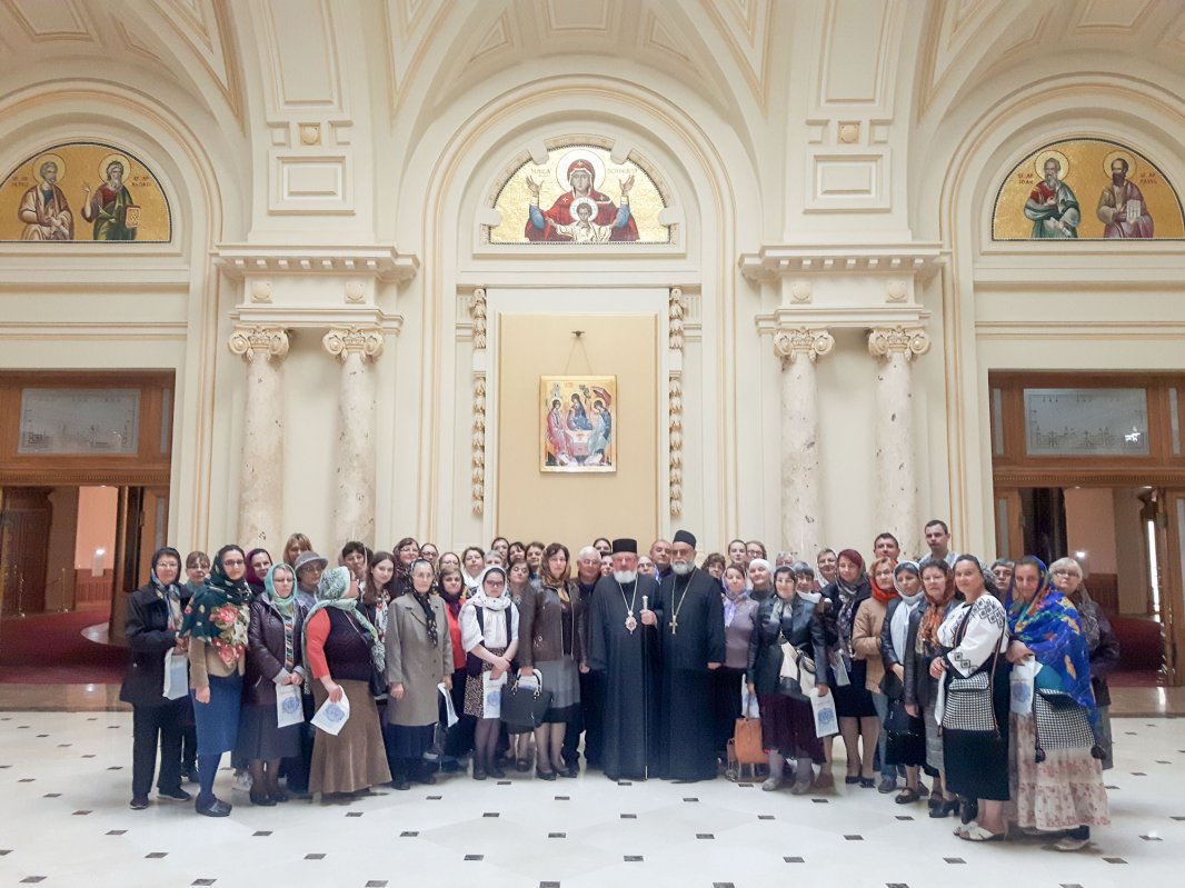 Pelerini ieşeni la Palatul Patriarhiei 40162